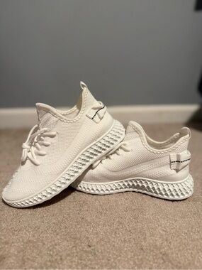Amazon Women's Athletic Sneakers in Cream White